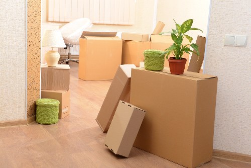 Team closing a move with safety and professionalism